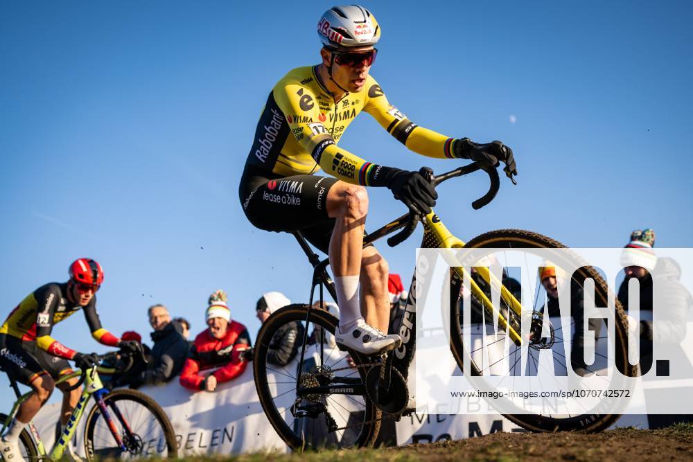 Belgian Wout van Aert pictured in action during the men s elite race at the World Cup cyclocross cycling event in Dendermonde, Belgium, stage 8 (out of 12) of the UCI World Cup cyclocross competition, Sunday 28 December 2025. DAVIDxPINTENS x151956376x