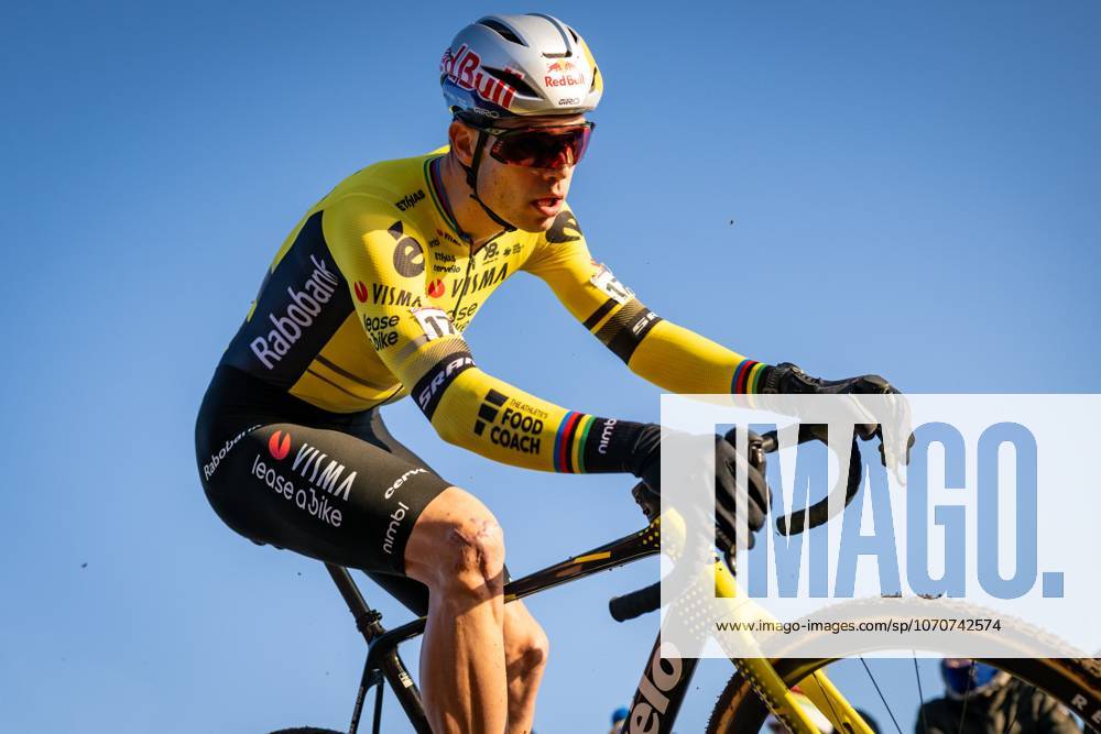 Belgian Wout van Aert pictured in action during the men s elite race at the World Cup cyclocross cycling event in Dendermonde, Belgium, stage 8 (out of 12) of the UCI World Cup cyclocross competition, Sunday 28 December 2025. DAVIDxPINTENS x151956408x