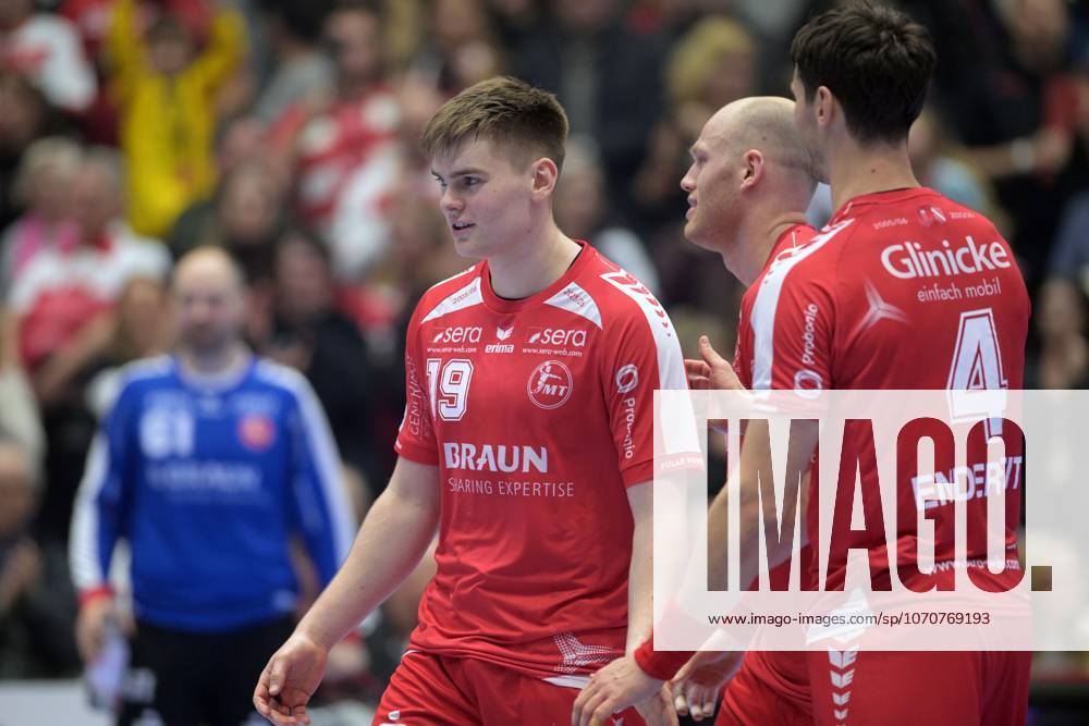 Jubel, Freude nach dem Sieg; Reynir Thor Stefansson (MT Melsungen 19), Arnar Freyr Arnarsson (MT Melsungen 21), Nikolaj Enderleit (MT Melsungen 4) , GER, MT Melsungen - TVB 1898 Stuttgart, Handball, 1. Bundesliga, 19. Spieltag, Saison 2025 2026, 26.12.2025, GER, MT Melsungen - TVB Stuttgart, Handball, 1. Bundesliga, 19. Spieltag, Saison 2025 2026, 26.12.2025 Kassel