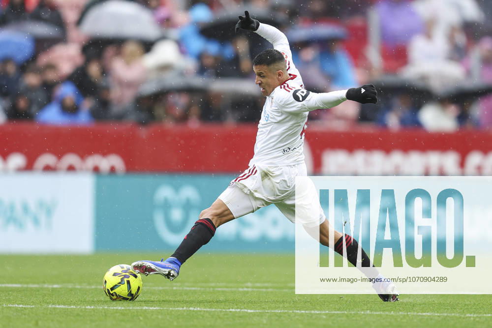 ESP: Sevilla FC - Levante UD. La Liga EA Sports. Date 18 Alexis Sanchez of Sevilla FC during the La Liga EA Sports match between Sevilla FC and Levante UD played at Ramon Sanchez Pizjuan Stadium on January 3, 2026 in Sevilla, Spain. kpng