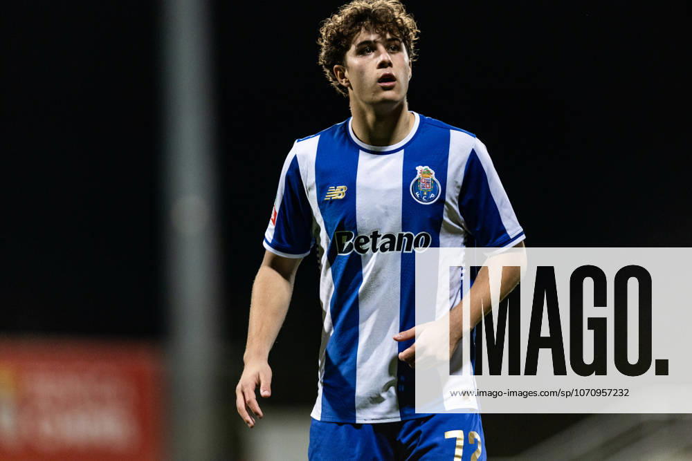Andre Miranda of FC Porto B looks on during the Liga Portugal Meu Super match between SL Benfica B and FC Porto B at Benfica Campus on December 22, 2025 in Lisbon, Portugal. Seixal Portugal - ZUMAp267 20260105_zsp_p267_079