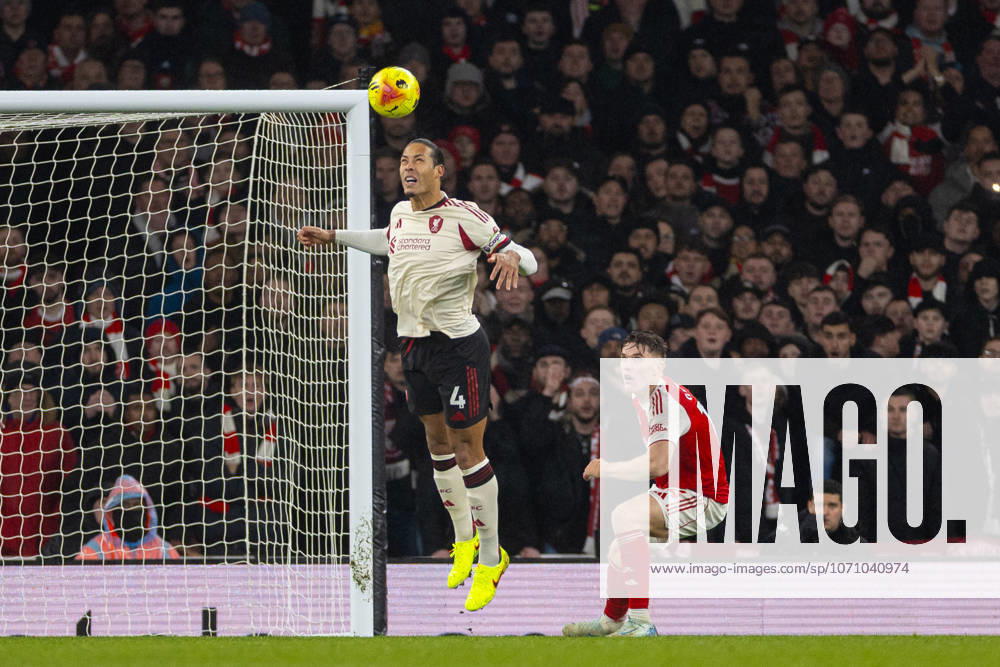 Football - FA Premier League - Arsenal FC v Liverpool FC LONDON, ENGLAND - Thursday, January 8, 2026: Liverpool s captain Virgil van Dijk during the FA Premier League match between Arsenal FC and Liverpool FC at the Emirates Stadium. (Photo by David Rawcliffe Propaganda) LONDON Emirates Stadium GREATER LONDON ENGLAND
