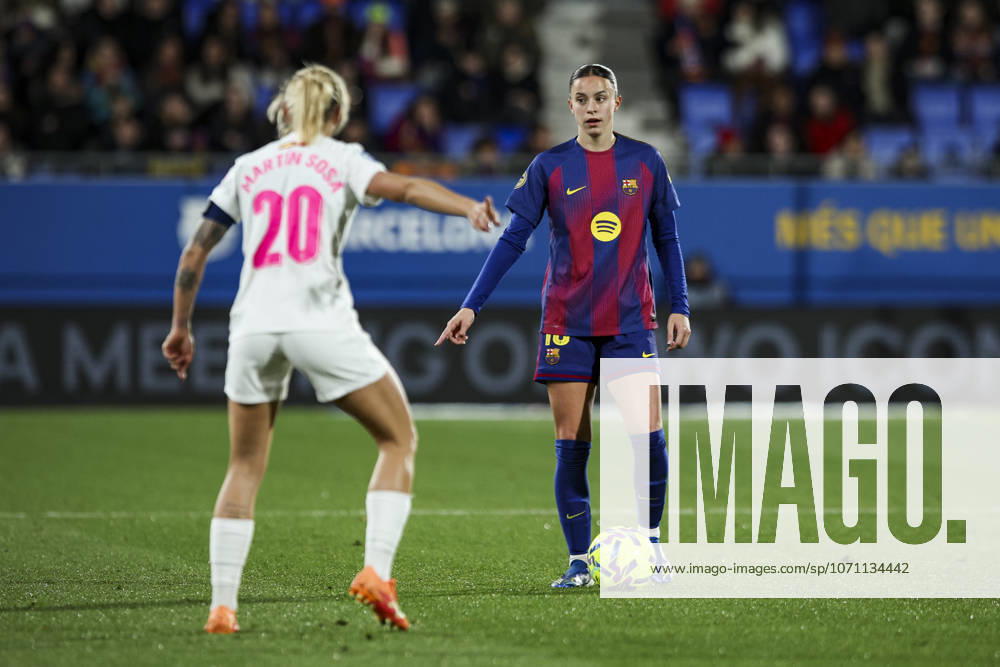 FC Barcelona, Barca Femeni V Madrid CFF - Liga F Moeve Carla Serrajordi of FC Barcelona controls the ball defended by Angela Sosa of Madrid CFF during the Liga F Moeve match between FC Barcelona Femeni and Madrid CFF at Estadi Johan Cruyff in Barcelona, Spain, on January 10, 2026. Barcelona Spain