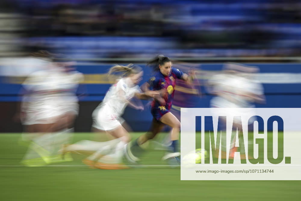 FC Barcelona, Barca Femeni V Madrid CFF - Liga F Moeve Kika Nazareth of FC Barcelona controls the ball while being defended by Madrid CFF players during the Liga F Moeve match between FC Barcelona Femeni and Madrid CFF at Estadi Johan Cruyff in Barcelona, Spain, on January 10, 2026. Barcelona Spain