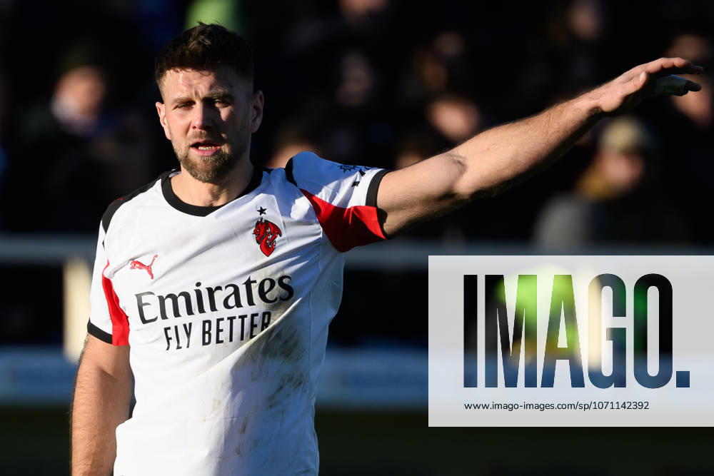 Niclas Fullkrug of AC Milan gestures during the Serie A football match between ACF Fiorentina and AC Milan at Artemio Franchi stadium in Florence (Italy), January 11, 2026. andreaxstaccioli