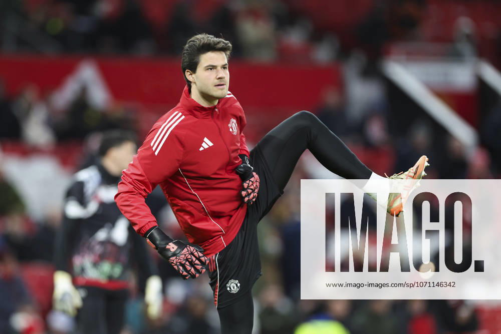 Manchester United, ManU v Brighton & Hove Albion, Emirates FA Cup Manchester United goalkeeper Senne Lammens (31) warms up during the Manchester United v Brighton & Hove Albion Emirates FA Cup Third Round match at Old Trafford, Manchester, England on 11 January 2026 Credit: Phil Duncan Every Second Media Editorial use only. All images are copyright Every Second Media Limited. No images may be reproduced without prior permission. All rights reserved. Premier League and Football League images are subject to licensing agreements with Football DataCo Limited. see https: www.football-dataco.com