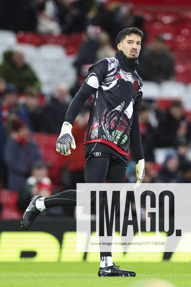 Manchester United, ManU v Brighton & Hove Albion, Emirates FA Cup Manchester United goalkeeper Altay Bayındır (1) warms up during the Manchester United v Brighton & Hove Albion Emirates FA Cup Third Round match at Old Trafford, Manchester, England on 11 January 2026 Credit: Phil Duncan Every Second Media Editorial use only. All images are copyright Every Second Media Limited. No images may be reproduced without prior permission. All rights reserved. Premier League and Football League images are subject to licensing agreements with Football DataCo Limited. see https: www.football-dataco.com