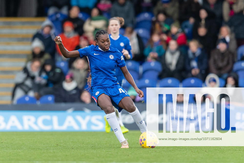 Chloe Sarwie of Chelsea plays a pass during the Women s Super League match between Chelsea Women and West Ham United Women at the Kingsmeadow Stadium, Kingston, England on 11 January 2026.