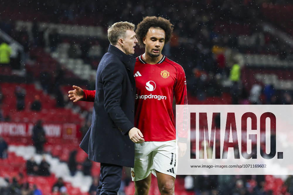 Manchester United, ManU v Brighton & Hove Albion, Emirates FA Cup Manchester United interim first team manager Darren Fletcher consoles Manchester United forward Joshua Zirkzee (11) after the Manchester United v Brighton & Hove Albion Emirates FA Cup Third Round match at Old Trafford, Manchester, England on 11 January 2026 Credit: Phil Duncan Every Second Media Editorial use only. All images are copyright Every Second Media Limited. No images may be reproduced without prior permission. All rights reserved. Premier League and Football League images are subject to licensing agreements with Football DataCo Limited. see https: www.football-dataco.com