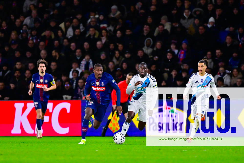 TAVARES Nuno MENDES ( PSG ) during the French Cup match between Paris Saint Germain and Paris Football Club at Parc Des Princes on January 12 , 2026 in Paris, France. ( Photo by Federico Pestelini PsnewZ ) -