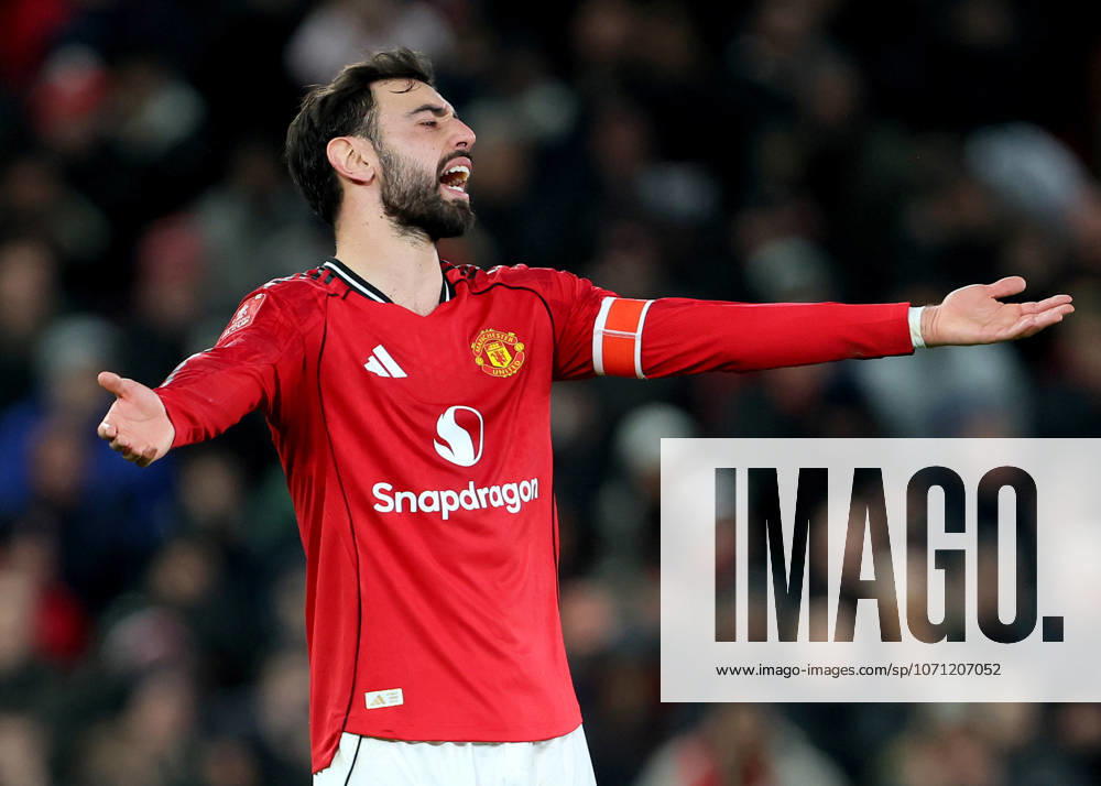 Manchester United, ManU v Brighton & Hove Albion - Emirates FA Cup Third Round Bruno Fernandes of Manchester United reacts during the Emirates FA Cup Third Round match between Manchester United and Brighton & Hove Albion on January 11, 2026 in Manchester, England. WARNING! This Photograph May Only Be Used For Newspaper And Or Magazine Editorial Purposes. May Not Be Used For Publications Involving 1 player, 1 Club Or 1 Competition Without Written Authorisation From Football DataCo Ltd. For Any Queries, Please Contact Football DataCo Ltd on +44 (0) 207 864 9121 Manchester Old Trafford England United Kingdom