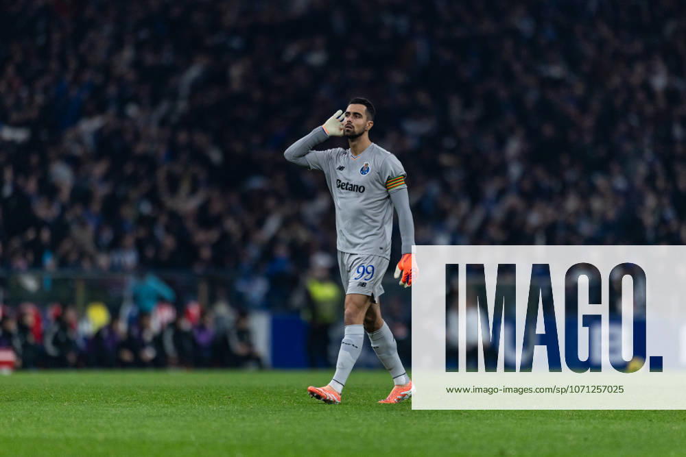 Diogo Costa (FC Porto) in action during the match between FC Porto and SL Benfica, valid for Taca de Portugal Tranquilidade 2025 2026 at Est‡dio do Drag‹o on 14 January 2026. Porto Est‡dio do Drag‹o Porto Portugal