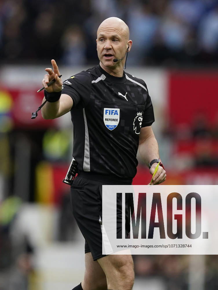 Manchester, England, 17th January 2026. Referee Anthony Taylor during the Manchester United, ManU vs Manchester City Premier League match at Old Trafford, Manchester. Picture credit should read: Andrew Yates Sportimage . SPI_051_AY_ManUtd_ManCity SPI-4456-0049