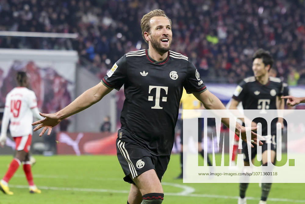 Harry Kane (FC Bayern Muenchen) bejubelt seinen Treffer zum 1:2, Bundesliga, RB Leipzig v FC Bayern München, Red Bull Arena am 17. January 2026 in Leipzig, Deutschland. (Foto von Marco Steinbrenner DeFodi Images) Harry Kane (FC Bayern Muenchen) celebrates after scoring his teams second goal, Bundesliga, RB Leipzig v FC Bayern München, Red Bull Arena, January 17, 2026 in Leipzig, Germany. (Photo by Marco Steinbrenner DeFodi Images) DFL regulations prohibit any use of photographs as image sequences and or quasi-video. -