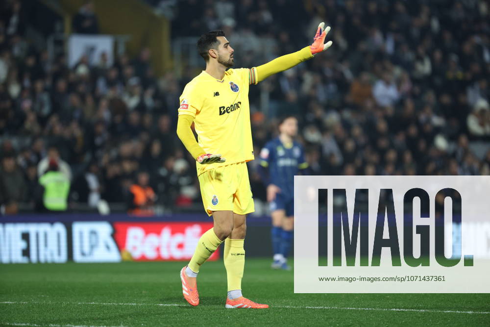 Diogo Costa (FC Porto) in action during the match between Vitoria SC and FC Porto, valid for Liga Portugal Betclic 2025 2026 at Estadio D.Afonso Henriques on 18 January 2026. Guimaraes Estadio D.Afonso Henriques Guimaraes Portugal