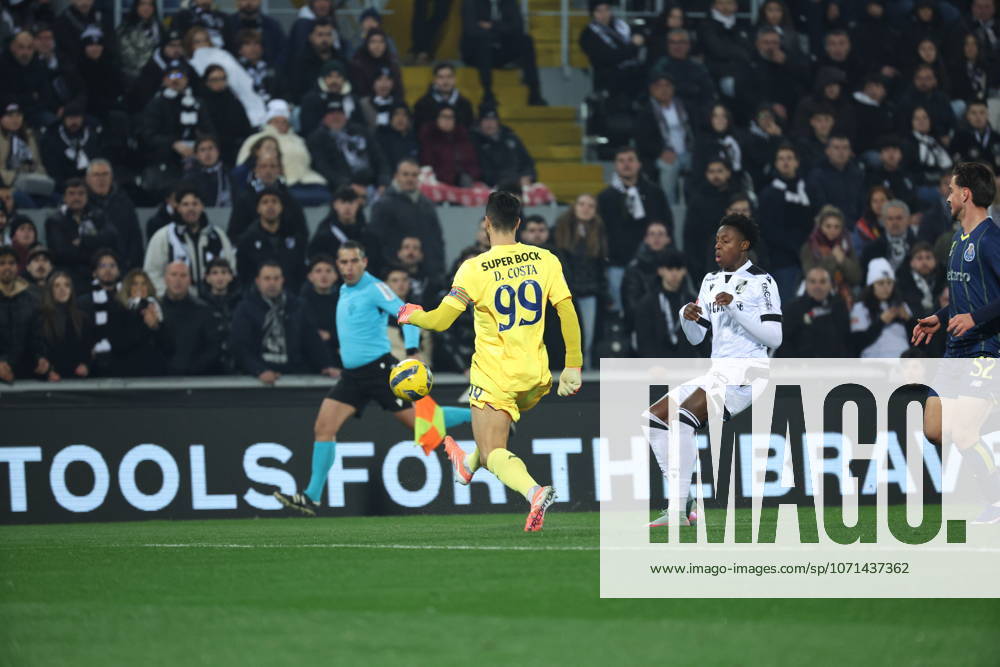 Diogo Costa (FC Porto) in action during the match between Vitoria SC and FC Porto, valid for Liga Portugal Betclic 2025 2026 at Estadio D.Afonso Henriques on 18 January 2026. Guimaraes Estadio D.Afonso Henriques Guimaraes Portugal