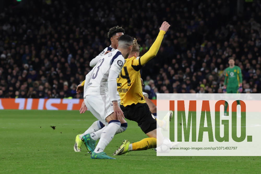 Fussball UEFA Champions League , Tottenham Hotspur - Borussia Dortmund v.l. Rote Karte, Daniel Svensson (Borussia Dortmund) London