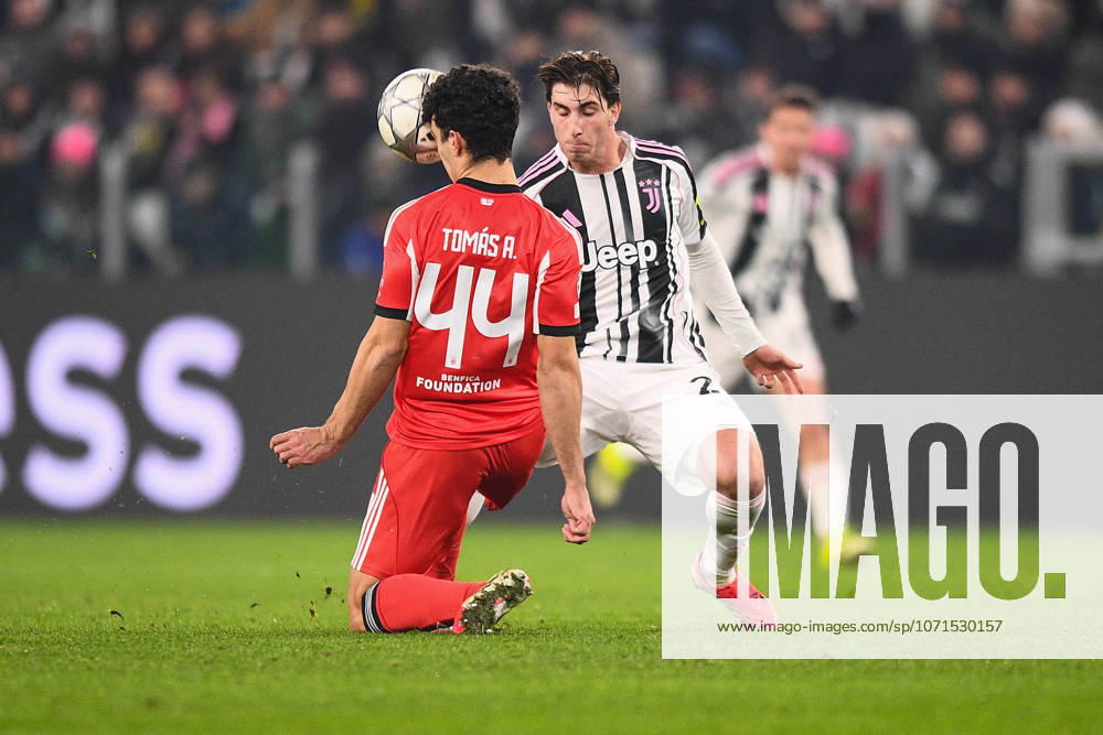 2026-01-21 Juventus FC v SL Benfica - UEFA Champions League 2025 26 League Phase MD7 TURIN, ITALY - JANUARY 21: Fabio Miretti of Juventus FC, Tomas Araujo of SL Benfica during the UEFA Champions League 2025 26 League Phase MD7 match between Juventus FC and SL Benfica at Allianz Stadium on January 21, 2026 in Turin, Italy. (Photo by Alberto Gandolfo BSR Agency) Turin Italy Content not available for redistribution in The Netherlands directly or indirectly through any third parties.