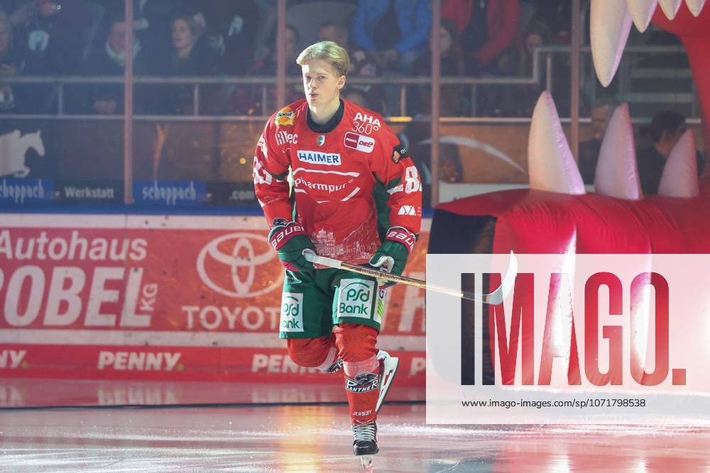 Sebastian Zwickl 83 (Augsburger Panther) beim Einlauf, Augsburger Panther vs. Eisbaeren Berlin, 44. Spieltag, Eishockey, Penny-DEL, 27.01.2026 Augsburg Bayern Deutschland