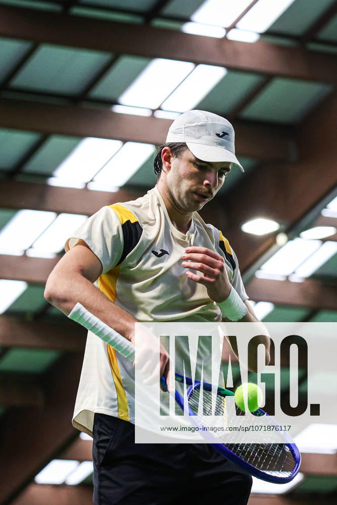 Indoor Oeiras Open 2 - Jaime Faria VS Alexis Galarneau Jaime Faria of Portugal competes against Alexis Galernau of Canada during the second round of the Indoor Oeiras Open 2026 - Challenger Tour Tennis at Clube de Tenis do Jamor in Oeiras, Portugal, on January 30, 2026. Lisbon Lisboa Portugal