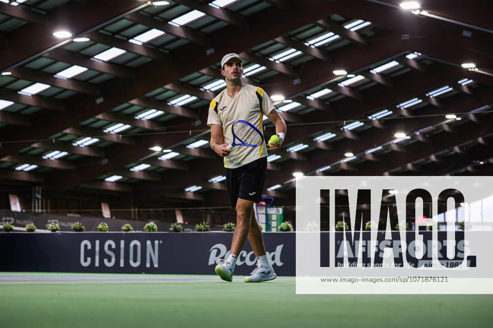 Indoor Oeiras Open 2 - Jaime Faria VS Alexis Galarneau Jaime Faria of Portugal competes against Alexis Galernau of Canada during the second round of the Indoor Oeiras Open 2026 - Challenger Tour Tennis at Clube de Tenis do Jamor in Oeiras, Portugal, on January 30, 2026. Lisbon Lisboa Portugal