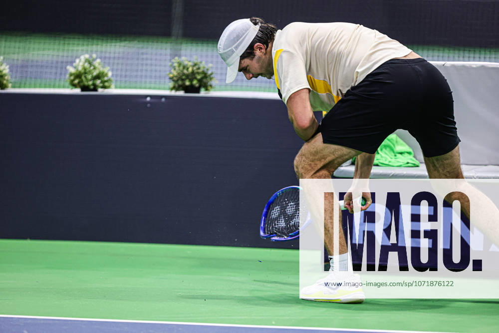 Indoor Oeiras Open 2 - Jaime Faria VS Alexis Galarneau Jaime Faria of Portugal competes against Alexis Galernau of Canada during the second round of the Indoor Oeiras Open 2026 - Challenger Tour Tennis at Clube de Tenis do Jamor in Oeiras, Portugal, on January 30, 2026. Lisbon Lisboa Portugal