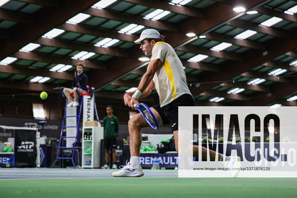 Indoor Oeiras Open 2 - Jaime Faria VS Alexis Galarneau Jaime Faria of Portugal competes against Alexis Galernau of Canada during the second round of the Indoor Oeiras Open 2026 - Challenger Tour Tennis at Clube de Tenis do Jamor in Oeiras, Portugal, on January 30, 2026. Lisbon Lisboa Portugal