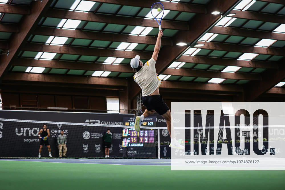 Indoor Oeiras Open 2 - Jaime Faria VS Alexis Galarneau Jaime Faria of Portugal competes against Alexis Galernau of Canada during the second round of the Indoor Oeiras Open 2026 - Challenger Tour Tennis at Clube de Tenis do Jamor in Oeiras, Portugal, on January 30, 2026. Lisbon Lisboa Portugal