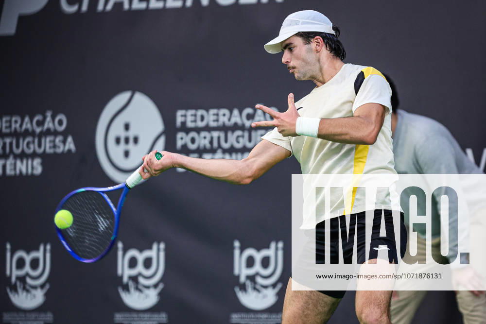 Indoor Oeiras Open 2 - Jaime Faria VS Alexis Galarneau Jaime Faria of Portugal competes against Alexis Galernau of Canada during the second round of the Indoor Oeiras Open 2026 - Challenger Tour Tennis at Clube de Tenis do Jamor in Oeiras, Portugal, on January 30, 2026. Lisbon Lisboa Portugal