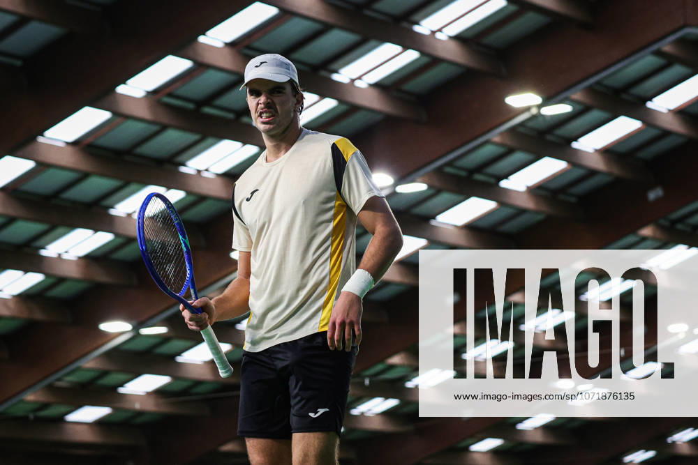 Indoor Oeiras Open 2 - Jaime Faria VS Alexis Galarneau Jaime Faria of Portugal competes against Alexis Galernau of Canada during the second round of the Indoor Oeiras Open 2026 - Challenger Tour Tennis at Clube de Tenis do Jamor in Oeiras, Portugal, on January 30, 2026. Lisbon Lisboa Portugal