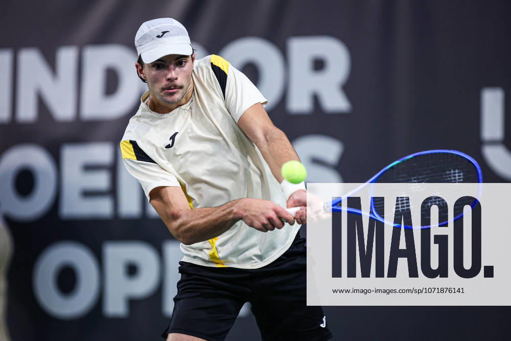 Indoor Oeiras Open 2 - Jaime Faria VS Alexis Galarneau Jaime Faria of Portugal competes against Alexis Galernau of Canada during the second round of the Indoor Oeiras Open 2026 - Challenger Tour Tennis at Clube de Tenis do Jamor in Oeiras, Portugal, on January 30, 2026. Lisbon Lisboa Portugal