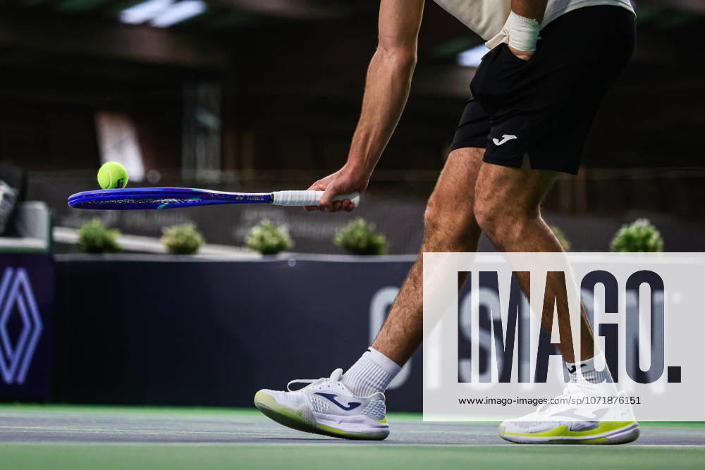Indoor Oeiras Open 2 - Jaime Faria VS Alexis Galarneau Jaime Faria of Portugal competes against Alexis Galernau of Canada during the second round of the Indoor Oeiras Open 2026 - Challenger Tour Tennis at Clube de Tenis do Jamor in Oeiras, Portugal, on January 30, 2026. Lisbon Lisboa Portugal