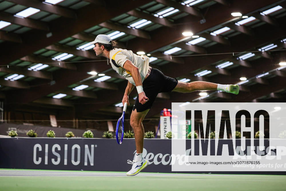 Indoor Oeiras Open 2 - Jaime Faria VS Alexis Galarneau Jaime Faria of Portugal competes against Alexis Galernau of Canada during the second round of the Indoor Oeiras Open 2026 - Challenger Tour Tennis at Clube de Tenis do Jamor in Oeiras, Portugal, on January 30, 2026. Lisbon Lisboa Portugal