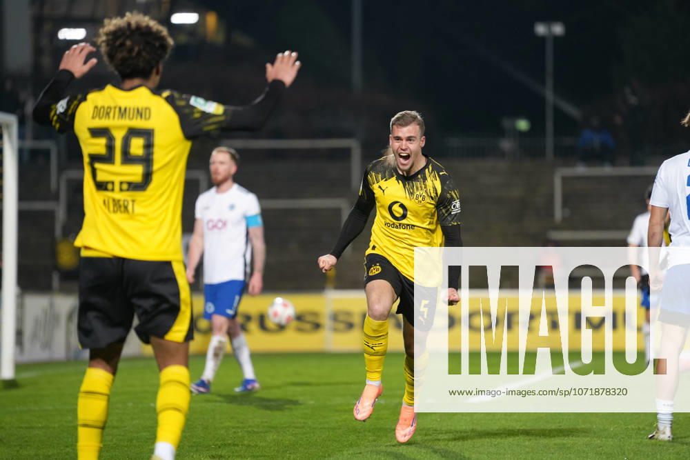 Saison 2025 2026 20. Spieltag Regionalliga West im Stadion Rote Erde, Dortmund, Germany. BV Borussia Dortmund U23 - Sportfreunde Lotte. Torjubel nach dem 1:1 durch Mario Pejazic (BVB).