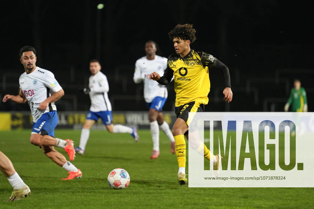 Saison 2025 2026 20. Spieltag Regionalliga West im Stadion Rote Erde, Dortmund, Germany. BV Borussia Dortmund U23 - Sportfreunde Lotte. Mathis Albert (BVB)