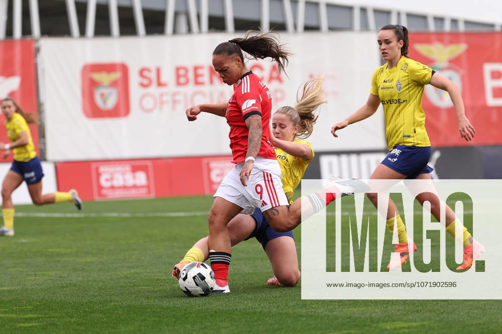 FBL- Portuguese women s football League Cup 2025-26 Lisboa e Benfica - Valadares Gaia Nycole Raysla (SL Benfica), Joana Silva (Valadares Gaia) battles for the Ball during the Portuguese women s football League Cup 2025-26 match between Sport Lisboa e Benfica and Valadares Gaia at SL Benfica Campus on Saturday 31 January 2026 in Seixal, Portugal