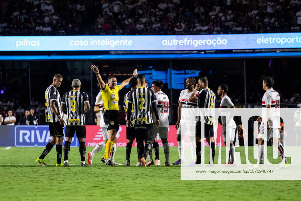 São Paulo x Santos SaO PAULO, SP - 31.01.2026: SaO PAULO X SANTOS - Discussion between players during the match between Sao Paulo and Santos, valid for the 6th round of the Paulistao, held on Saturday night (31) at MorumBIS in Sao Paulo, SP. (Photo: Rodilei Morais Fotoarena) x2877170x RodileixMorais