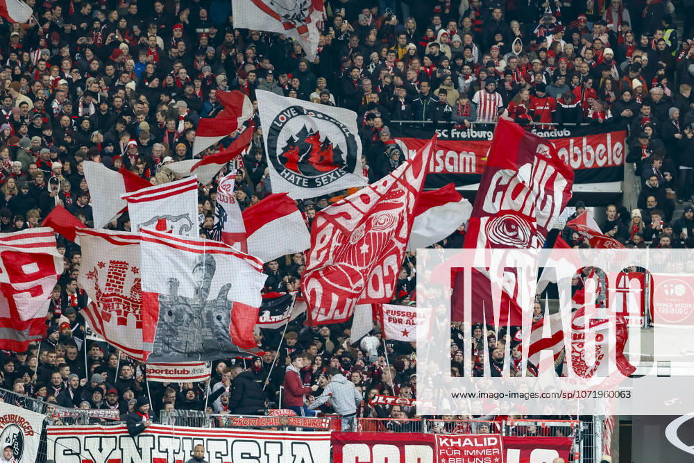 Fanblock SC Freiburg , Deutschland, Fussball, 1. Bundesliga, 20.Spieltag, 2025 2026, VfB Stuttgart vs. SC Freiburg, 01.02.2026, Stuttgart MHP Arena Deutschland