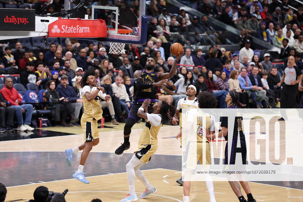 LEBRON JAMES 23 of the Los Angeles Lakers drives to the basket during the game against the Washington Wizards at Capital One Arena Washington USA - ZUMAs352 20260130_zsp_s352_019