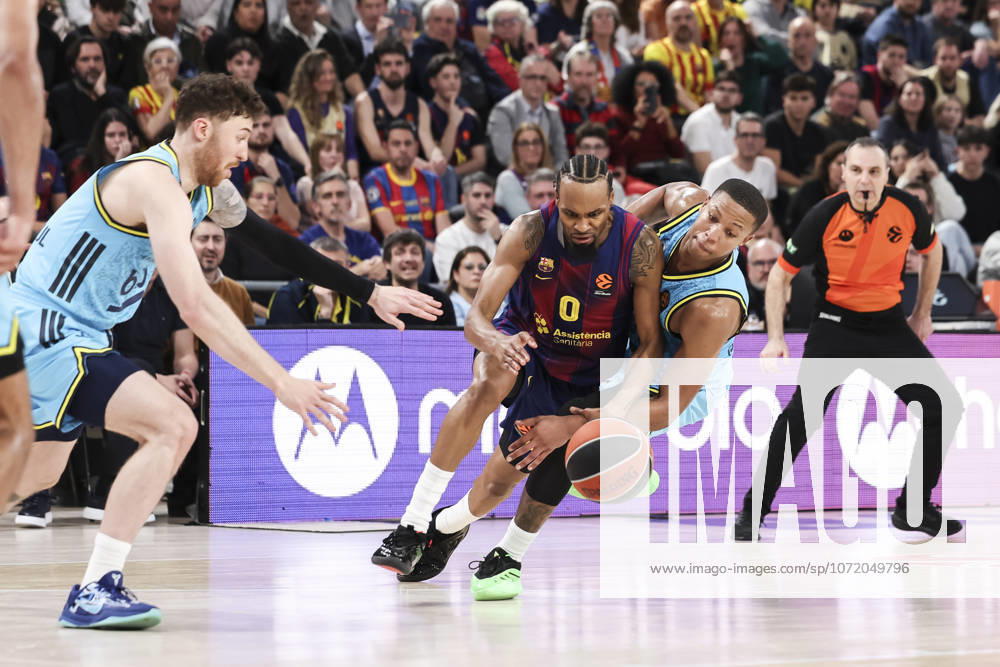 Kevin Punter of FC Barcelona, Barca and Devon Hall of Fenerbahce Beko Istanbul fight for the ball during the EuroLeague Regular Season Round 26 match played between FC Barcelona and Fenerbahce Beko Istanbul at Palau Blaugrana on February 03, 2026 in Barcelona, Spain. Barcelona Spain - ZUMAa181 20260203_zaa_a181_213