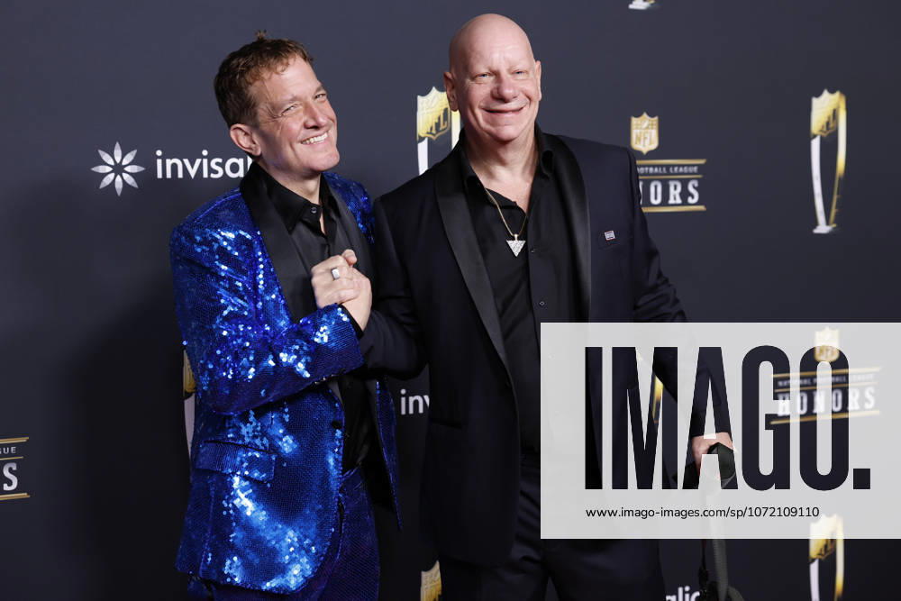 Jeffrey Beecher, left and Jeff Ross arrive on the red carpet at the 2026 NFL, American Football Herren, USA Honors presented by Invisalign in the days leading up to Super Bowl LX in San Francisco on Thursday, February 5, 2026. The New England Patriots will play the Seattle Seahawks in Super Bowl LX at Levi s Stadium in Santa Clara on Sunday, February 8, 2026. SBP20260205367 JOHNxANGELILLO