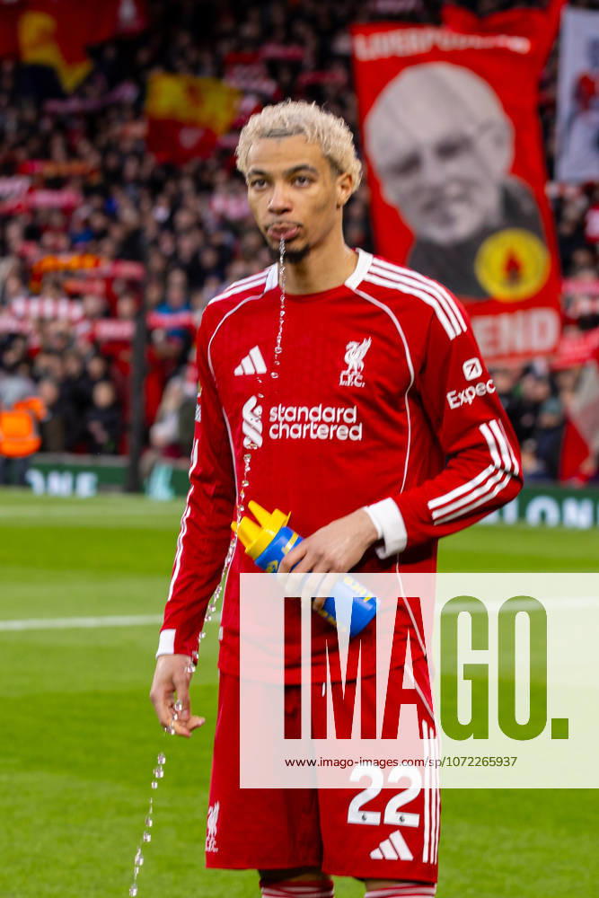 Football - FA Premier League - Liverpool FC v Manchester City FC LIVERPOOL, ENGLAND - Sunday, February 8, 2026: Liverpool s Hugo Ekitike before the FA Premier League match between Liverpool FC and Manchester City FC at Anfield. (Photo by David Rawcliffe Propaganda) LIVERPOOL Anfield MERSEYSIDE ENGLAND