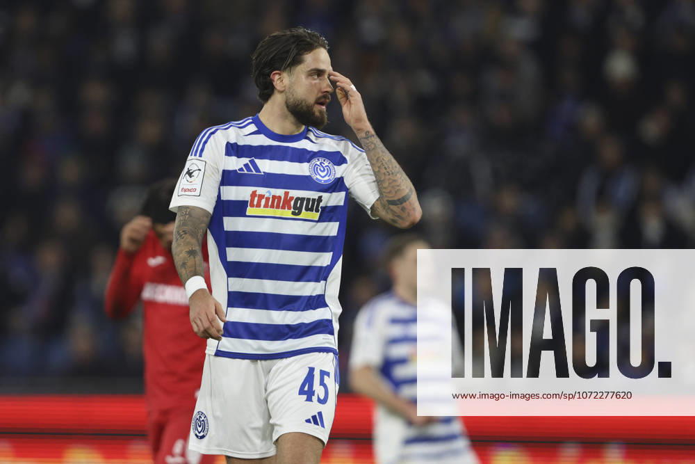 Lex-Tyger Lobinger (MSV Duisburg) gestikuliert, Gestik waehrend des Spiels der 3.Liga zwischen MSV Duisburg und SC Verl, Schauinsland-Reisen-Arena am 08. February 2026 in Duisburg, Deutschland. (Foto von Oliver Kaelke DeFodi Images) +++ Lex-Tyger Lobinger (MSV Duisburg) gestures during the 3.Liga match between MSV Duisburg and SC Verl at Schauinsland-Reisen-Arena on February 8, 2026 in Duisburg, Germany. (Photo by Oliver Kaelke DeFodi Images) DFL regulations prohibit any use of photographs as image sequences and or quasi-video. (Photo by Oliver Kaelke DeFodi Images) -
