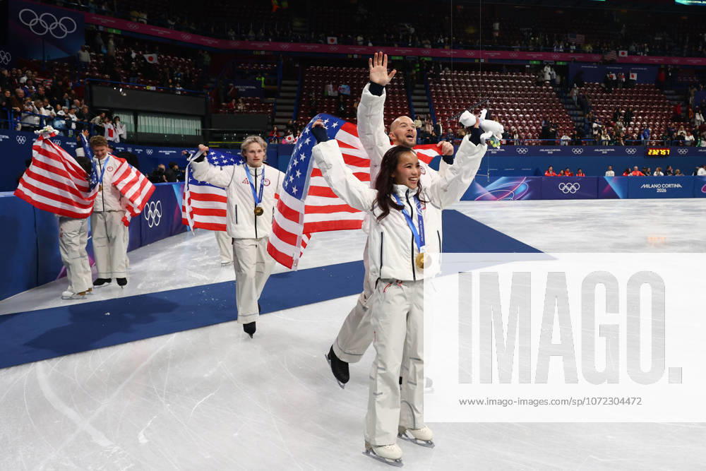 EVAN BATES, MADISON CHOCK, DANNY O SHEA, ELLIE KAM, ALYSA LIU, AMBER GLENN and ILIA MALININ of Team USA celebrate winning the gold medal during the Victory Ceremony of the Figure skating, Eiskunstlauf Team Event at the Milano Cortina 2026 Winter Olympic Games, Olympische Spiele, Olympia, OS Olympics 2026: Milano Cortina: Figure Skating Team Event - ZUMAc179 20260208_oly_c179_123
