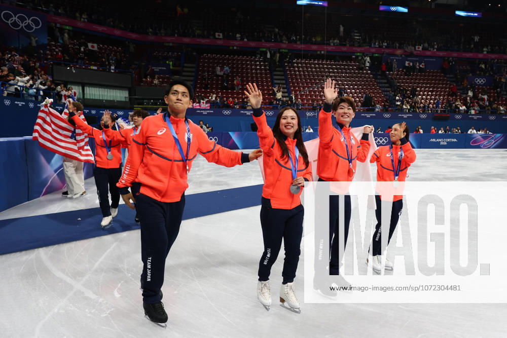 YUMA KAGIYAMA, SATO SHUN, MIURA RIKU, KIHARA RYUICHI, YOSHIA UTANA, MASAYA MORITA and SAKAMOTO KAORI of Team Japan celebrate winning the silver medal during the Victory Ceremony of the Figure skating, Eiskunstlauf Team Event at the Milano Cortina 2026 Winter Olympic Games, Olympische Spiele, Olympia, OS Olympics 2026: Milano Cortina: Figure Skating Team Event - ZUMAc179 20260208_oly_c179_126