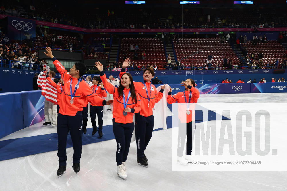 YUMA KAGIYAMA, SATO SHUN, MIURA RIKU, KIHARA RYUICHI, YOSHIA UTANA, MASAYA MORITA and SAKAMOTO KAORI of Team Japan celebrate winning the silver medal during the Victory Ceremony of the Figure skating, Eiskunstlauf Team Event at the Milano Cortina 2026 Winter Olympic Games, Olympische Spiele, Olympia, OS Olympics 2026: Milano Cortina: Figure Skating Team Event - ZUMAc179 20260208_oly_c179_128