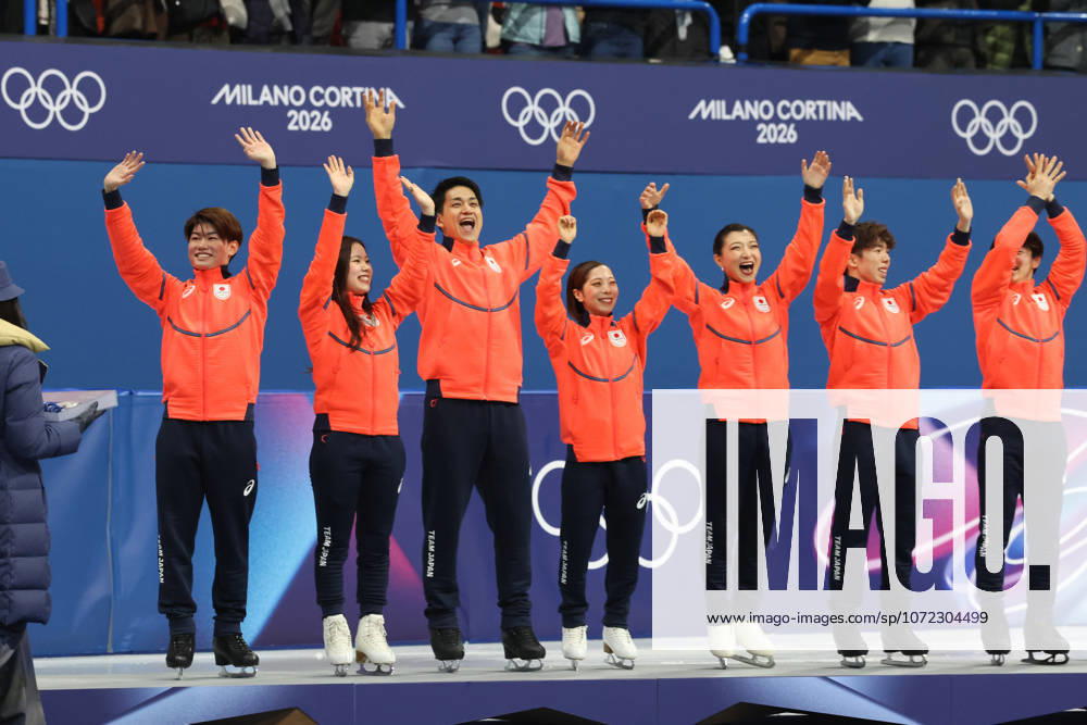 YUMA KAGIYAMA, SATO SHUN, MIURA RIKU, KIHARA RYUICHI, YOSHIA UTANA, MASAYA MORITA and SAKAMOTO KAORI of Team Japan celebrate winning the silver medal during the Victory Ceremony of the Figure skating, Eiskunstlauf Team Event at the Milano Cortina 2026 Winter Olympic Games, Olympische Spiele, Olympia, OS Olympics 2026: Milano Cortina: Figure Skating Team Event - ZUMAc179 20260208_oly_c179_137