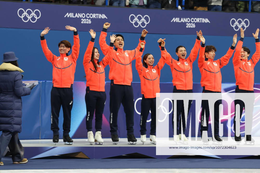 YUMA KAGIYAMA, SATO SHUN, MIURA RIKU, KIHARA RYUICHI, YOSHIA UTANA, MASAYA MORITA and SAKAMOTO KAORI of Team Japan celebrate winning the silver medal during the Victory Ceremony of the Figure skating, Eiskunstlauf Team Event at the Milano Cortina 2026 Winter Olympic Games, Olympische Spiele, Olympia, OS Milan Italy - ZUMAc179 20260208_oly_c179_138