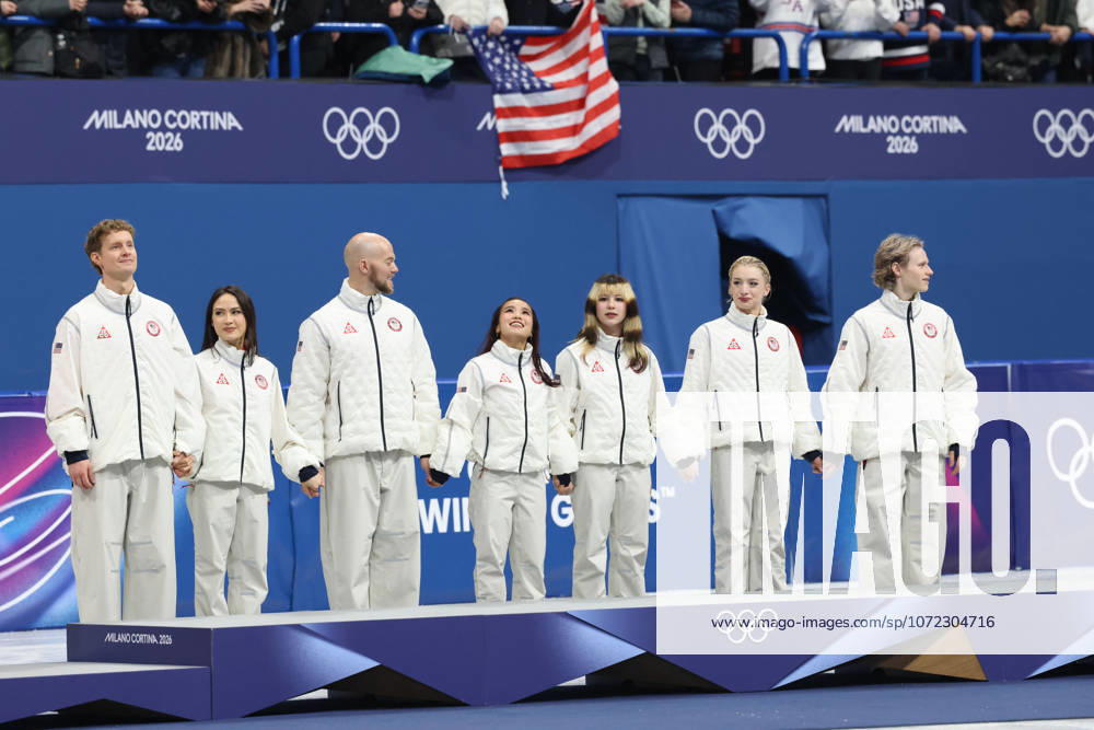 TEAM USA skaters celebrate winning the gold medal during the Victory Ceremony of the Figure skating, Eiskunstlauf Team Event at the Milano Cortina 2026 Winter Olympic Games, Olympische Spiele, Olympia, OS Milan Italy - ZUMAc179 20260208_oly_c179_148