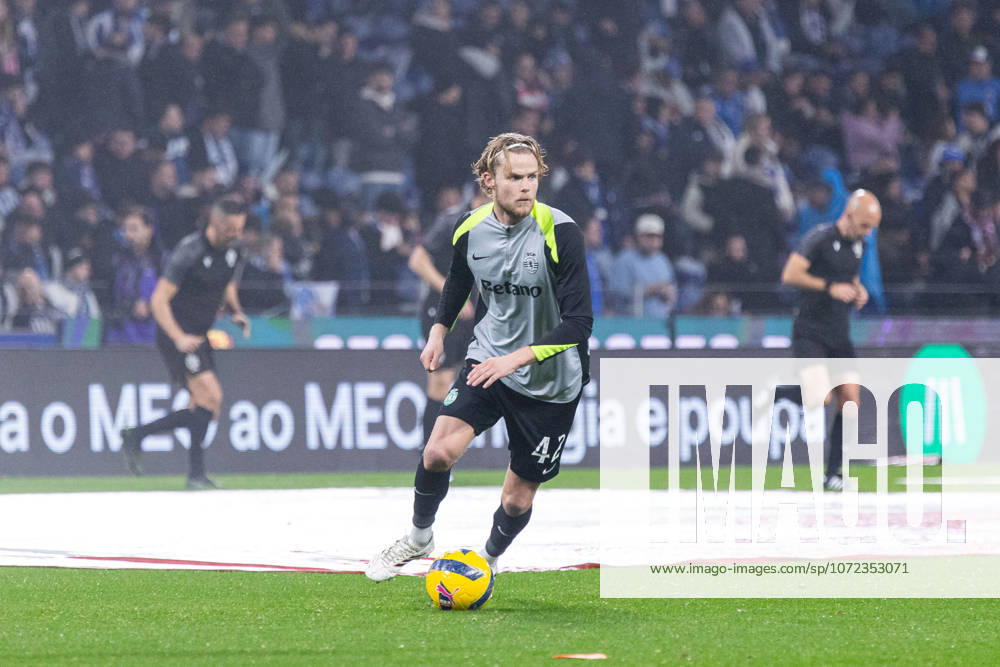 FC Porto Vs Sporting for the Portuguese First League in Porto - 09 Feb 2026 Sporting CP s player, Morten Hjulmand warms before the classic match for the Portuguese First League between FC Porto and Sporting CP at Dragon Stadium. Final score; FC Porto 1:1 Sporting CP Porto Portugal